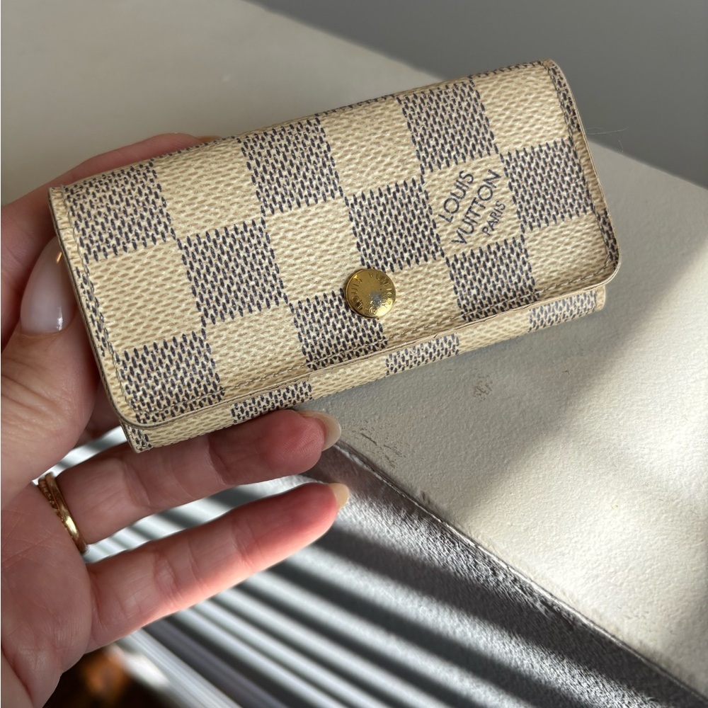 Louis Vuitton Beige and Gray Checkered 4 Key Holder (Authentic)
